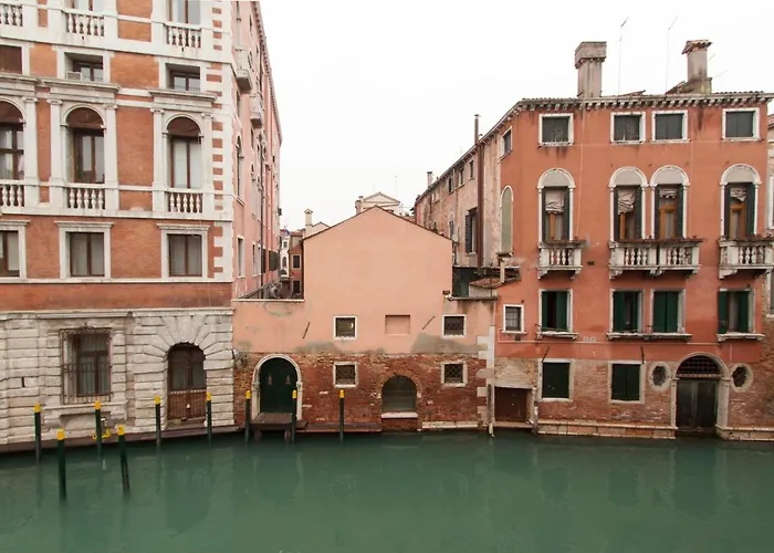 Explore Venice From A Sophisticated Hideaway In San Polo