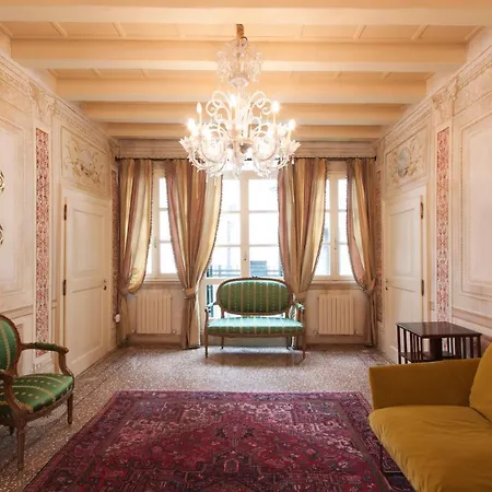 Explore Venice From A Sophisticated Hideaway In San Polo Exterior photo