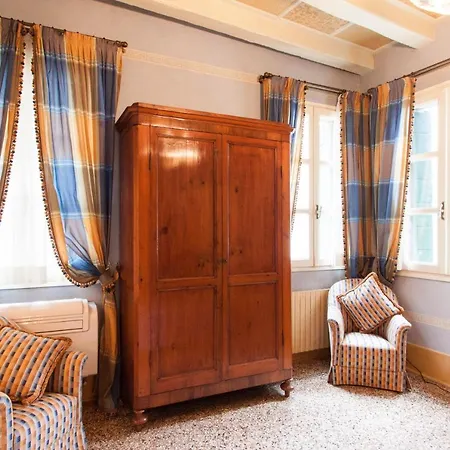 Explore Venice From A Sophisticated Hideaway In San Polo Exterior photo