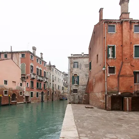 Explore Venice From A Sophisticated Hideaway In San Polo Exterior photo