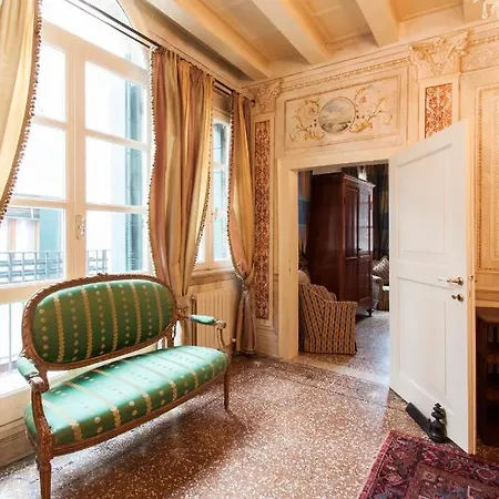 Explore Venice From A Sophisticated Hideaway In San Polo Exterior photo