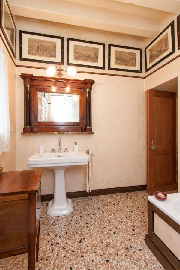 Explore From A Sophisticated Hideaway In San Polo Venedig
