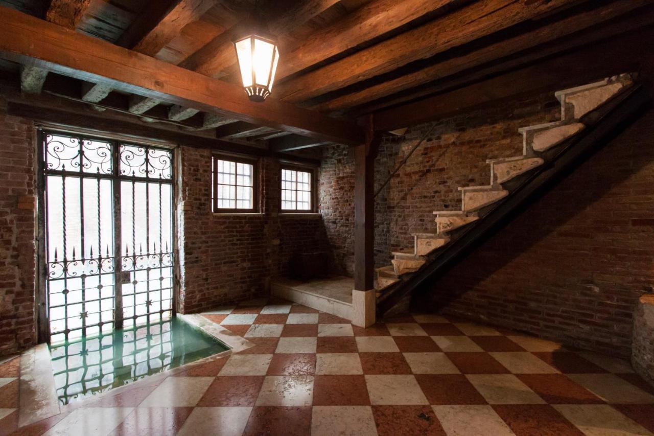 Explore From A Sophisticated Hideaway In San Polo Venedig