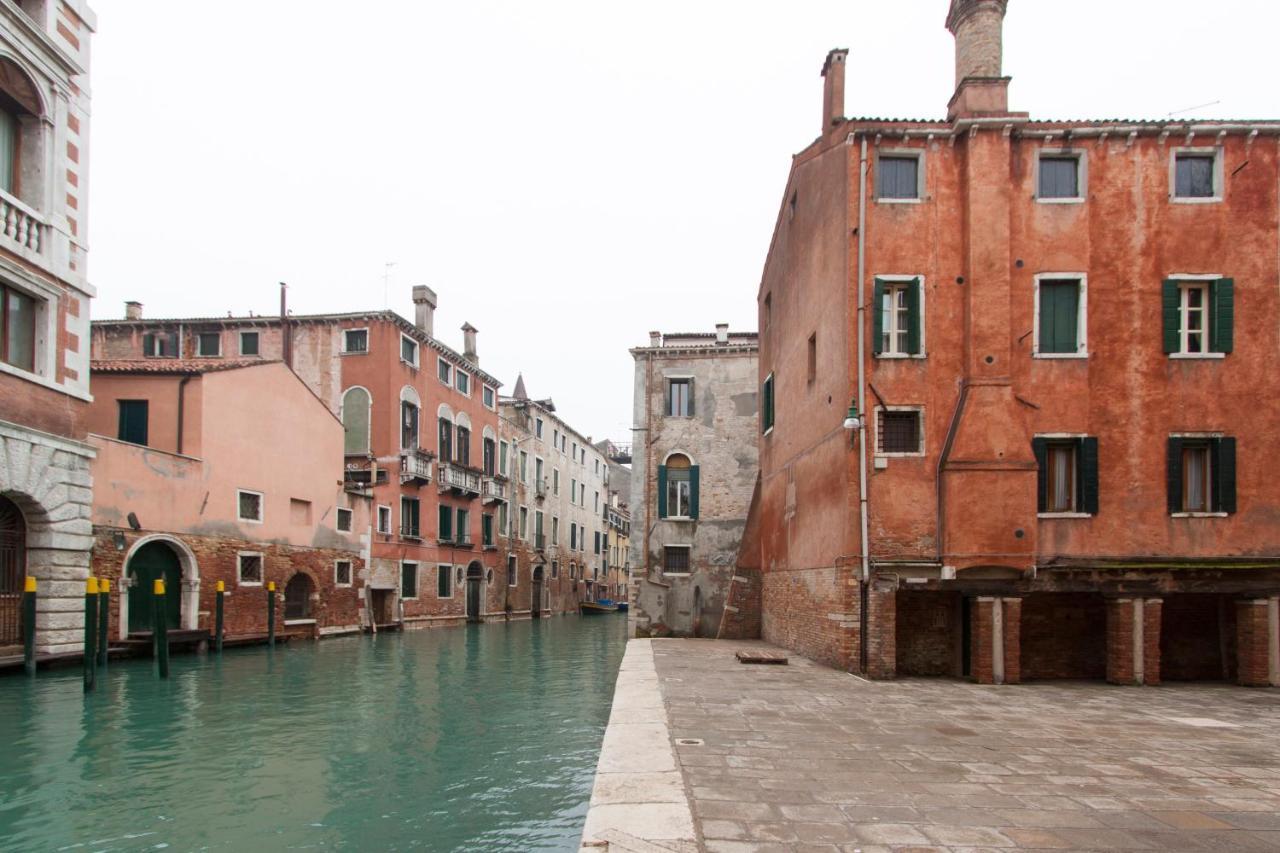 Explore From A Sophisticated Hideaway In San Polo Venedig